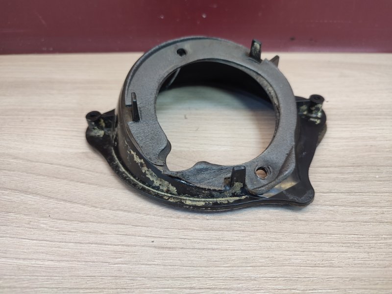 Горловина лючка бензобака