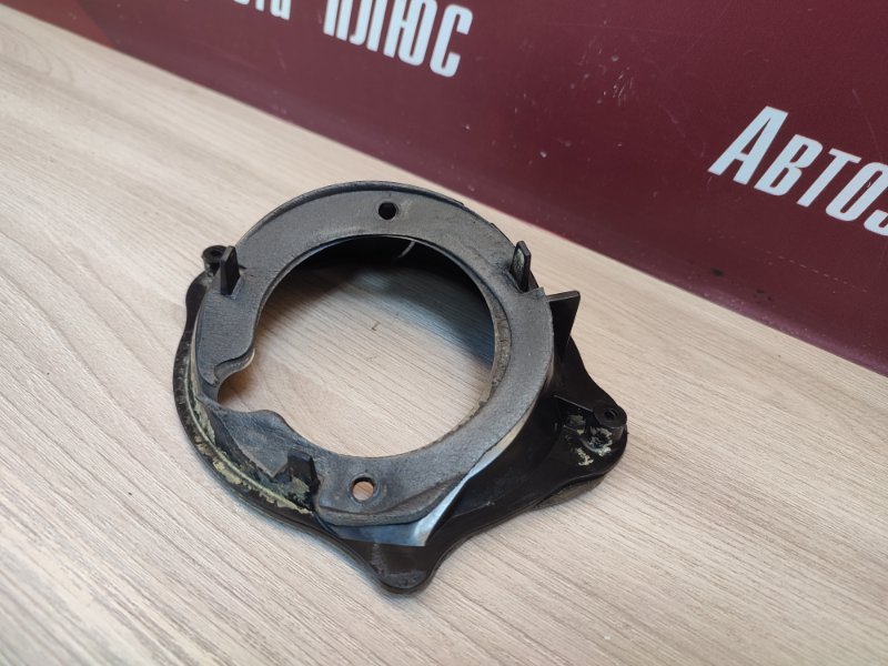 Горловина лючка бензобака