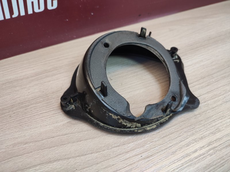 Горловина лючка бензобака