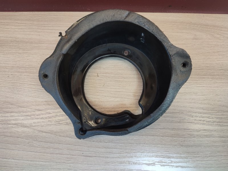 Горловина лючка бензобака