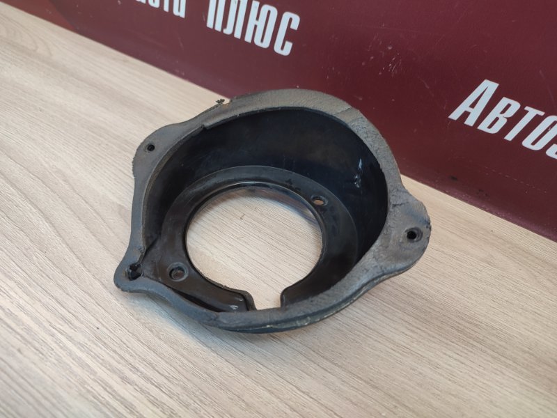 Горловина лючка бензобака