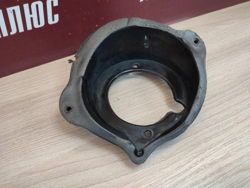 Горловина лючка бензобака