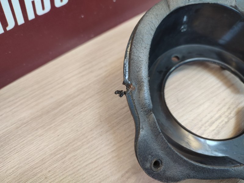 Горловина лючка бензобака