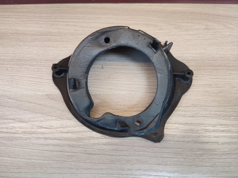 Горловина лючка бензобака