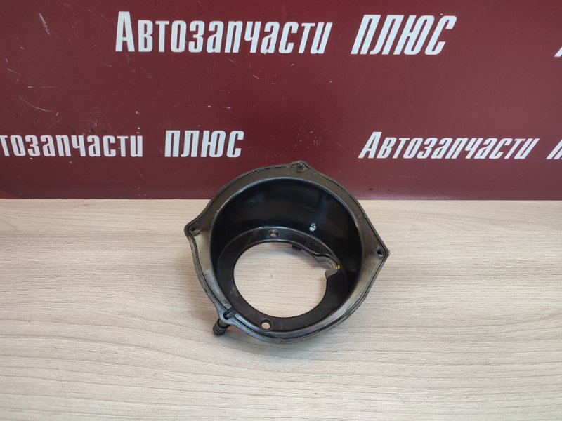 Горловина лючка бензобака