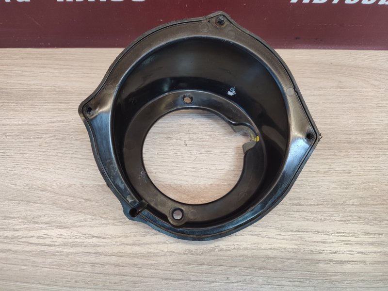 Горловина лючка бензобака