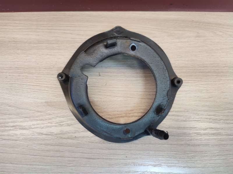 Горловина лючка бензобака