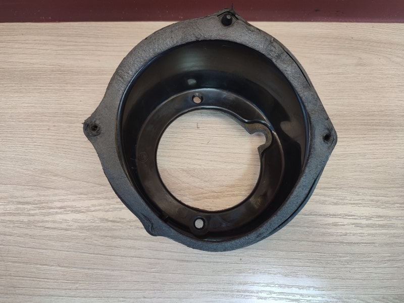 Горловина лючка бензобака