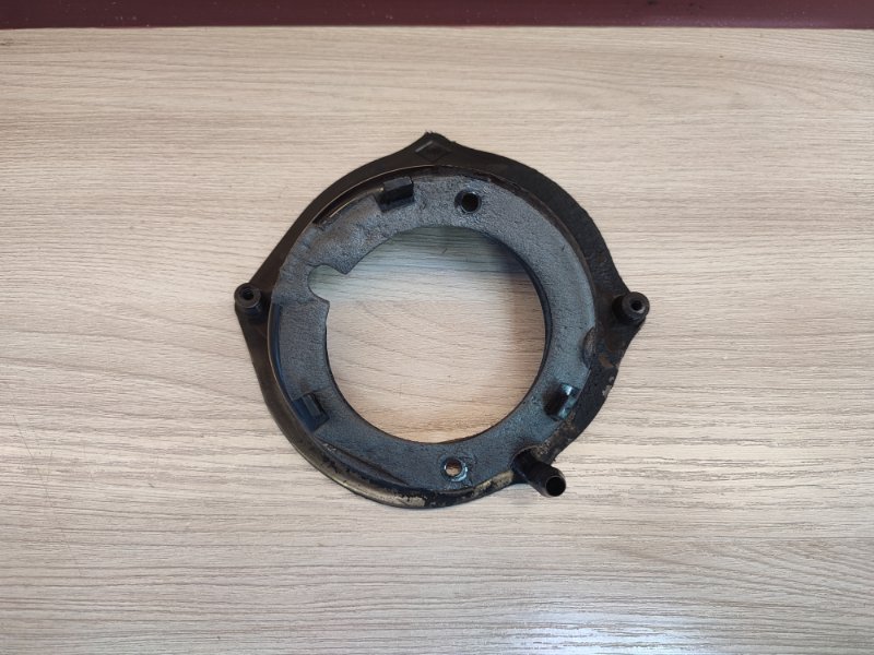 Горловина лючка бензобака