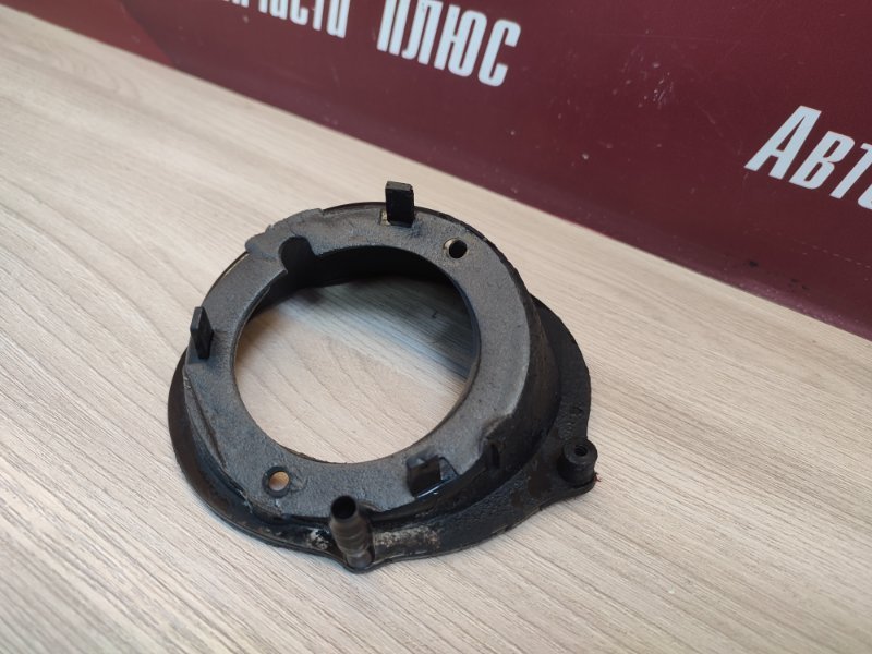 Горловина лючка бензобака