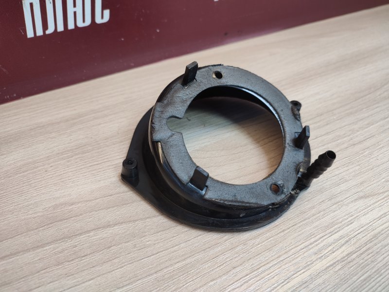 Горловина лючка бензобака