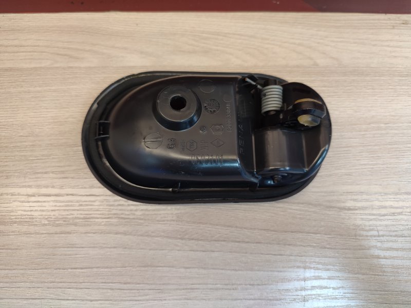 внутренняя ручка двери