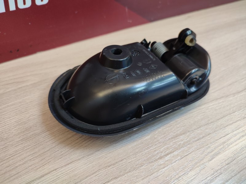 внутренняя ручка двери