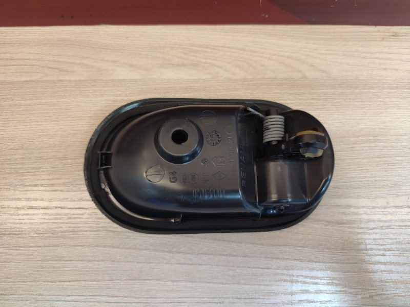 внутренняя ручка двери