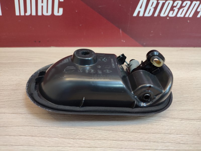 внутренняя ручка двери