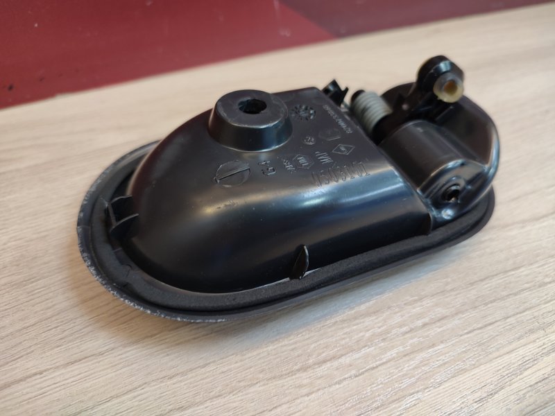 внутренняя ручка двери