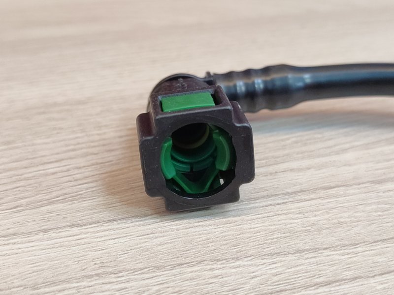 Трубка топливная