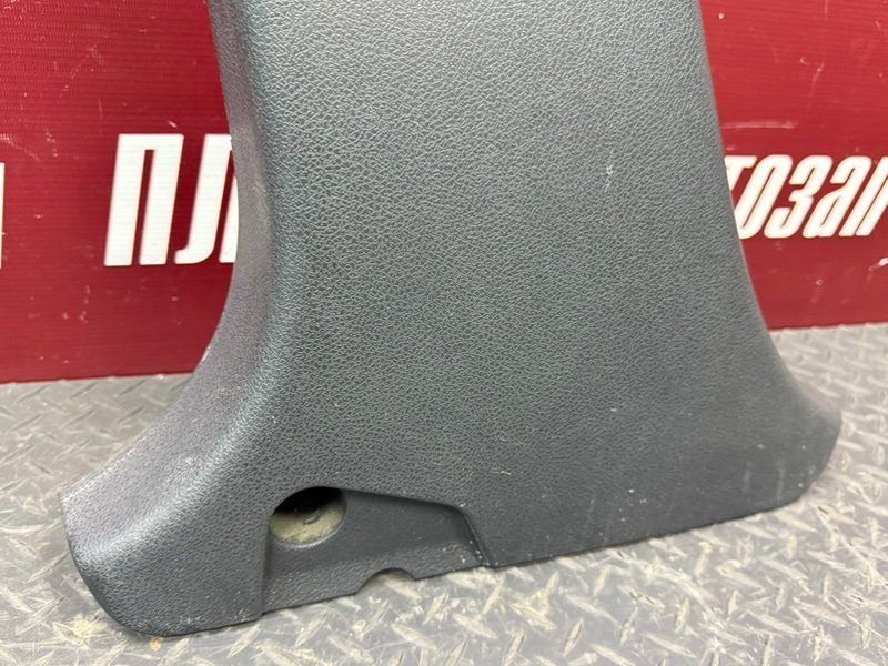 Обшивка средней стойки