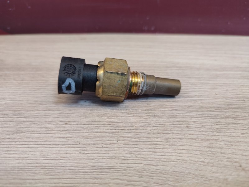 Датчик температуры охлаждающей жидкости