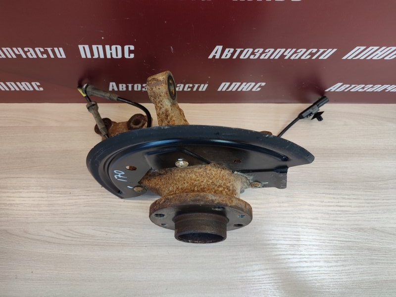 Кулак поворотный