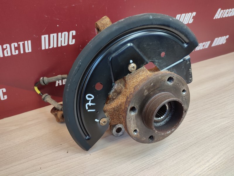 Кулак поворотный