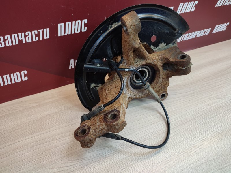 Кулак поворотный