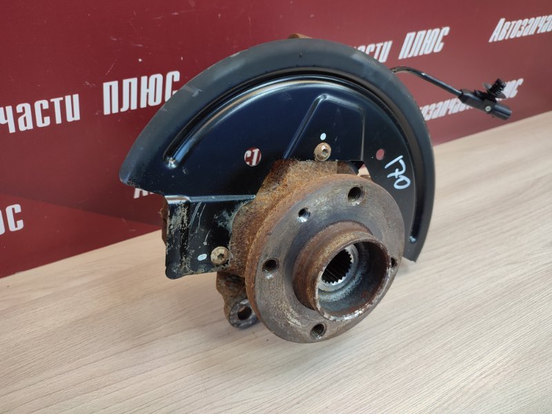 Кулак поворотный