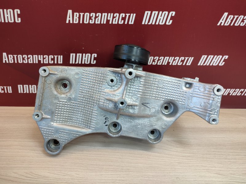 Кронштейн генератора