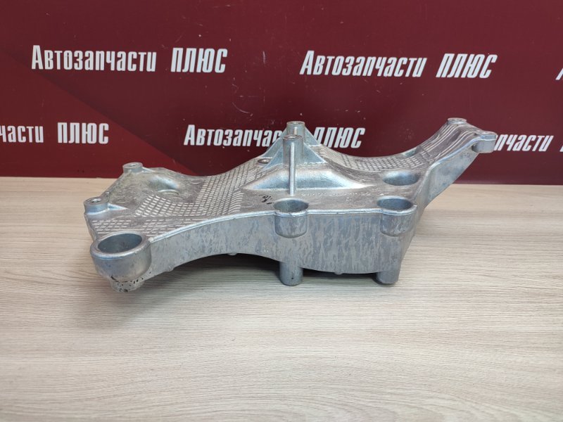 Кронштейн генератора