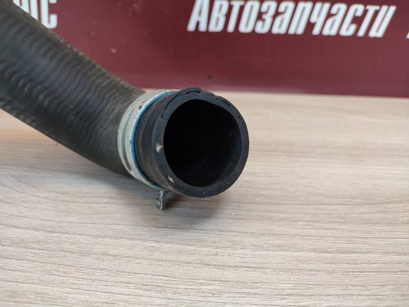 Верхний патрубок радиатора