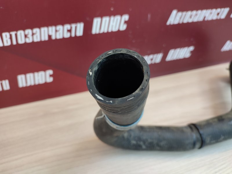 Верхний патрубок радиатора