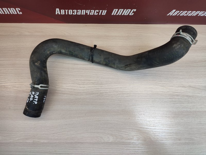 Верхний патрубок радиатора