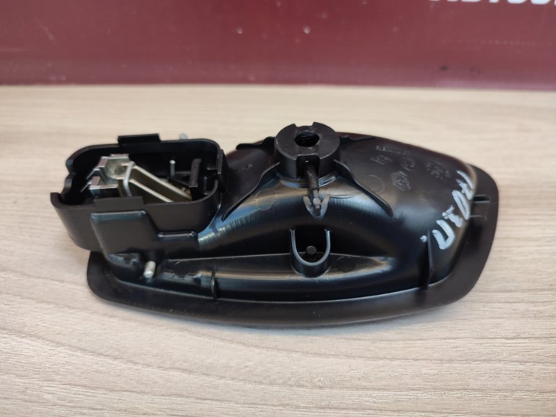 Внутренняя ручка     двери