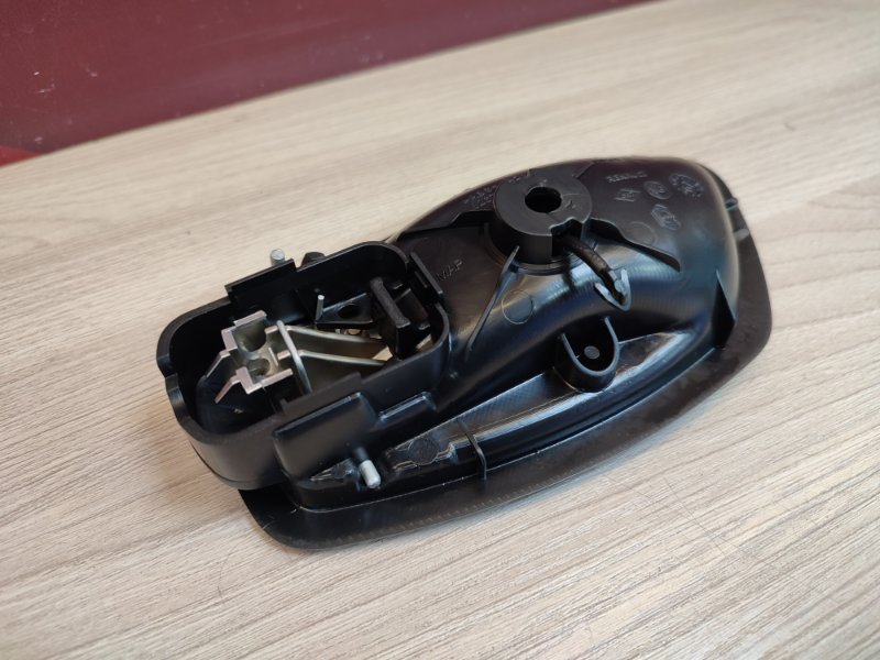 Внутренняя ручка     двери