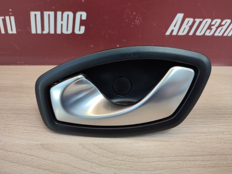 внутренняя ручка двери