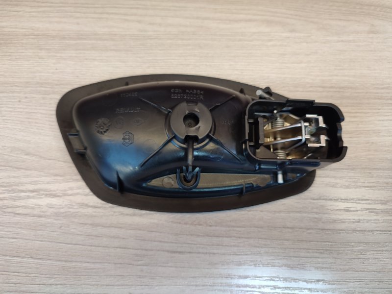 внутренняя ручка двери