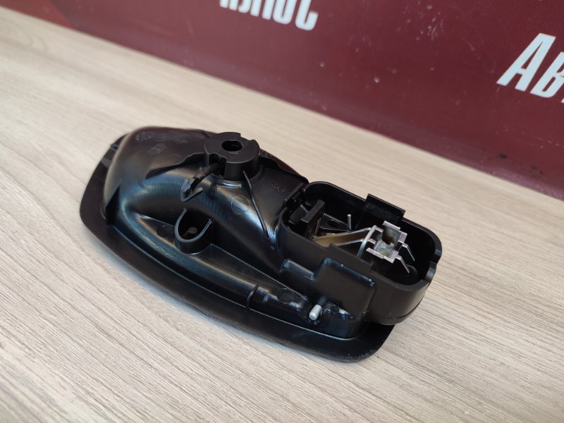 внутренняя ручка двери