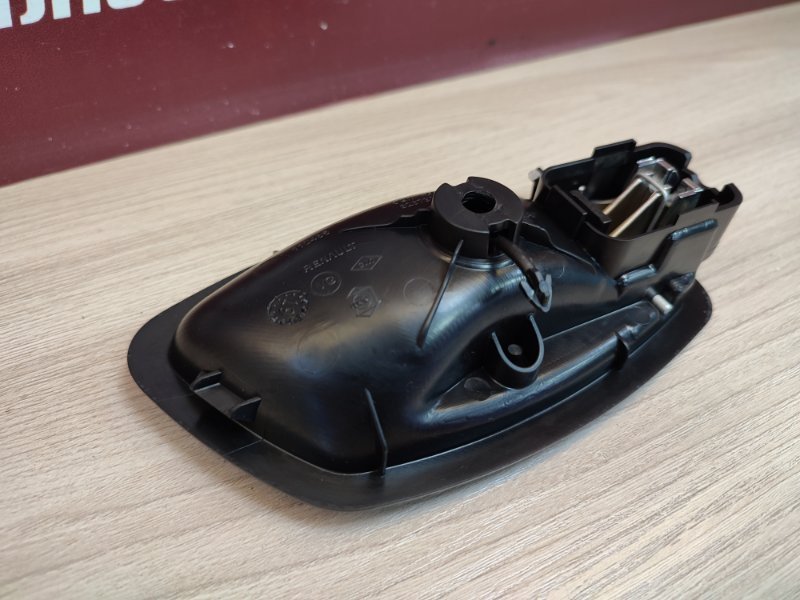 внутренняя ручка двери