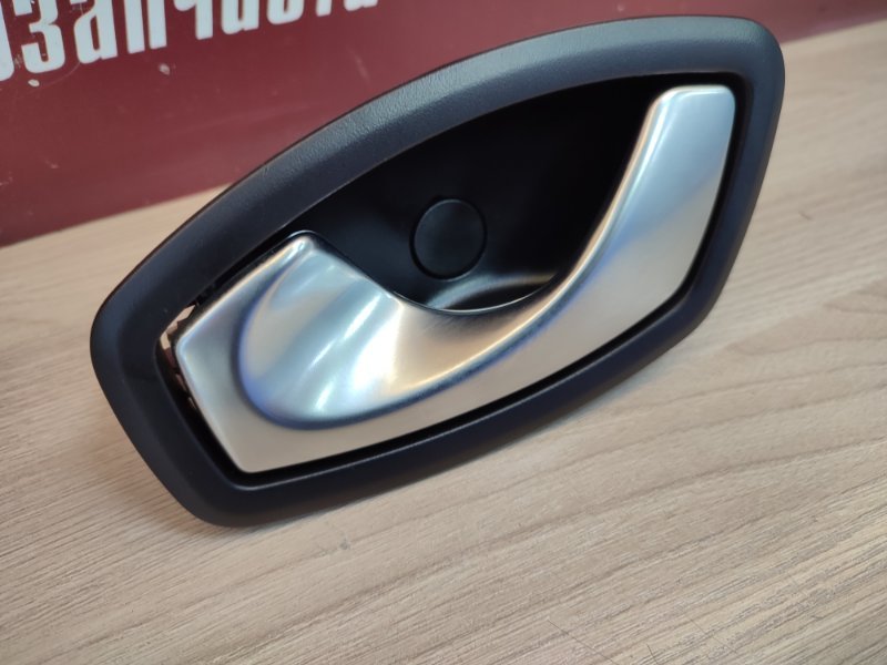 внутренняя ручка двери