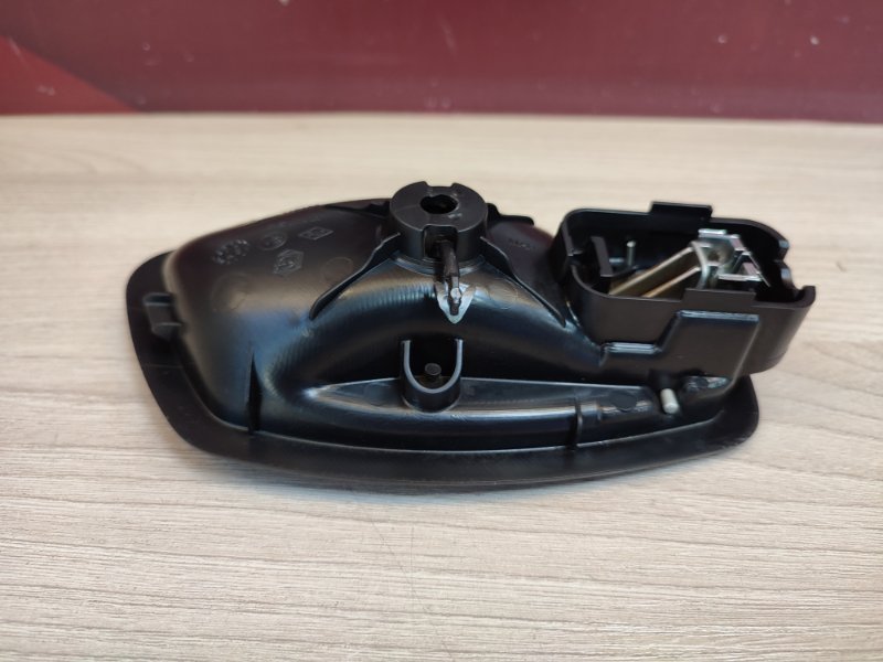 внутренняя ручка двери