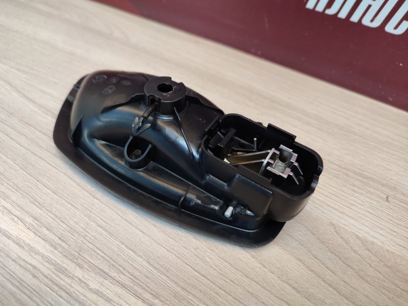 внутренняя ручка двери