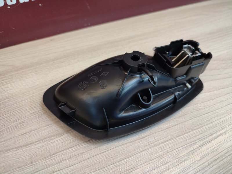 внутренняя ручка двери