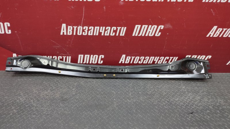 Планка под жабо