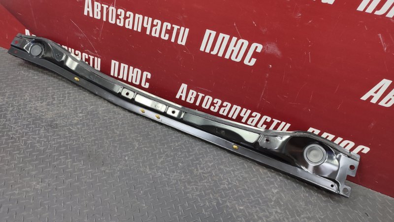 Планка под жабо