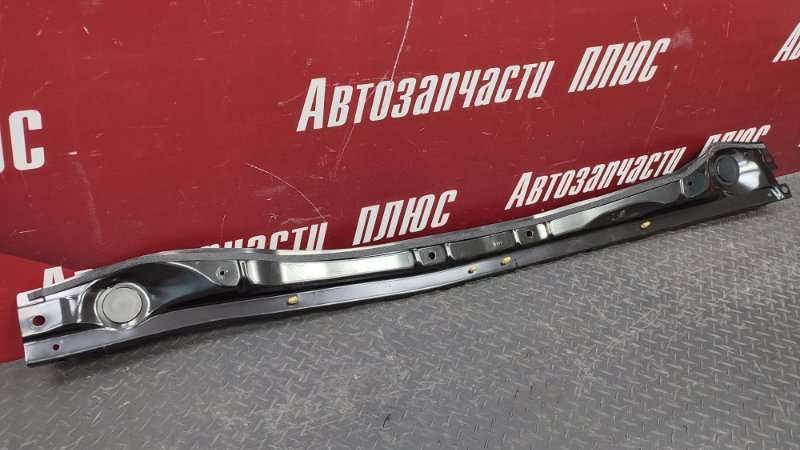 Планка под жабо