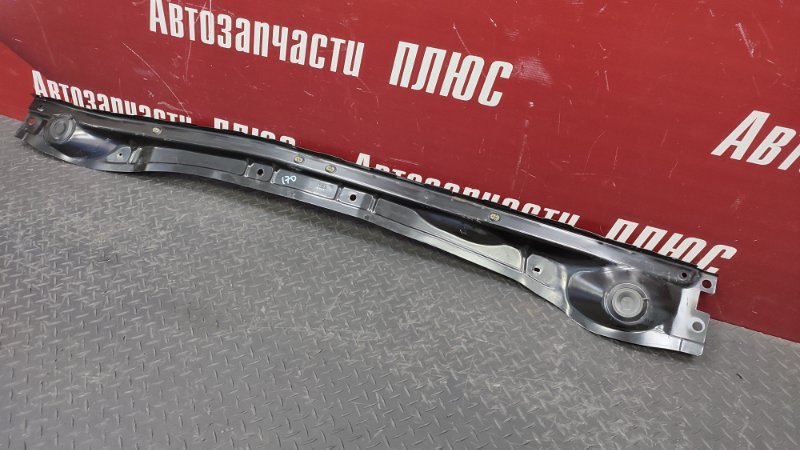 Планка под жабо