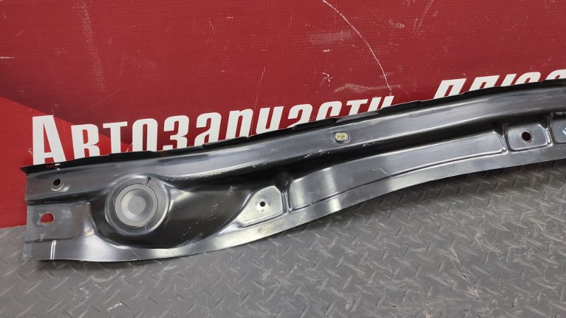 Планка под жабо