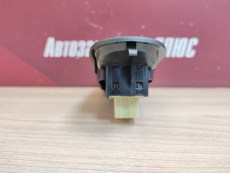 Кнопка стеклоподъемника