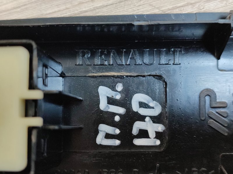 Кнопка стеклоподъемника