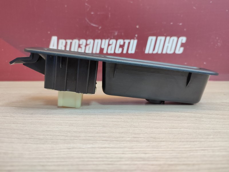 Кнопка стеклоподъемника